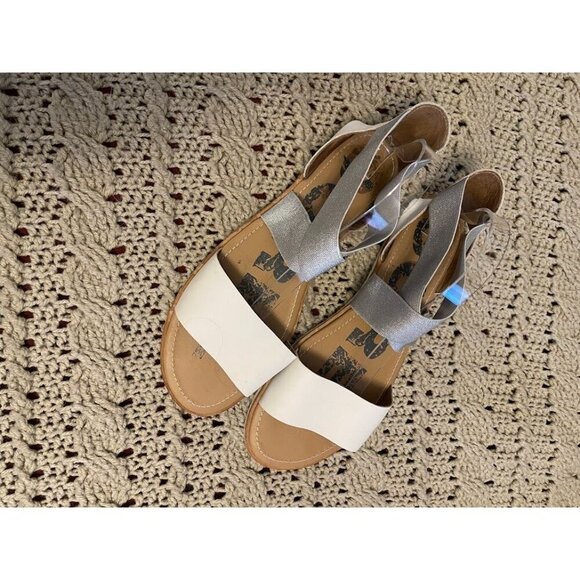 Sorel Women SZ 12 Open-Toe Sandals Elastic Silver Straps & White Leather Accents - Picture 9 of 16